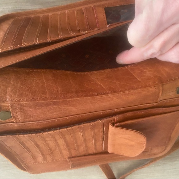 Never used leather wallet purse. Keep your cards, phone, sunglasses - Picture 6 of 14